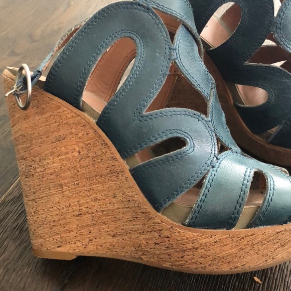 Shoes - Picture 2 of 5